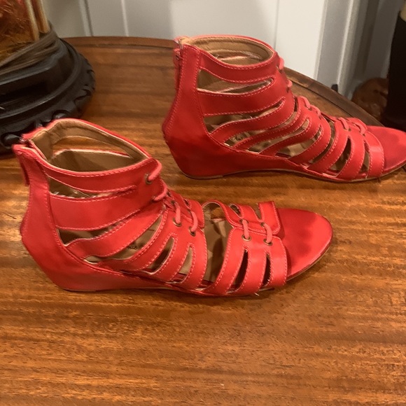 FREAT GLADIATOR STYLE SANDALS in RED 7 - Picture 2 of 5